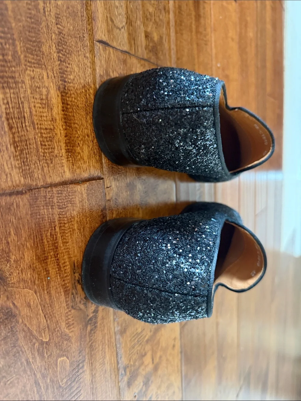 Elanroman shimmering black